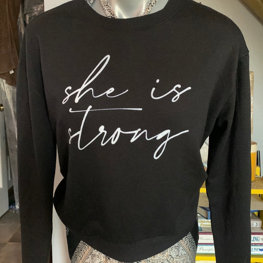 She is Strong crew neck M